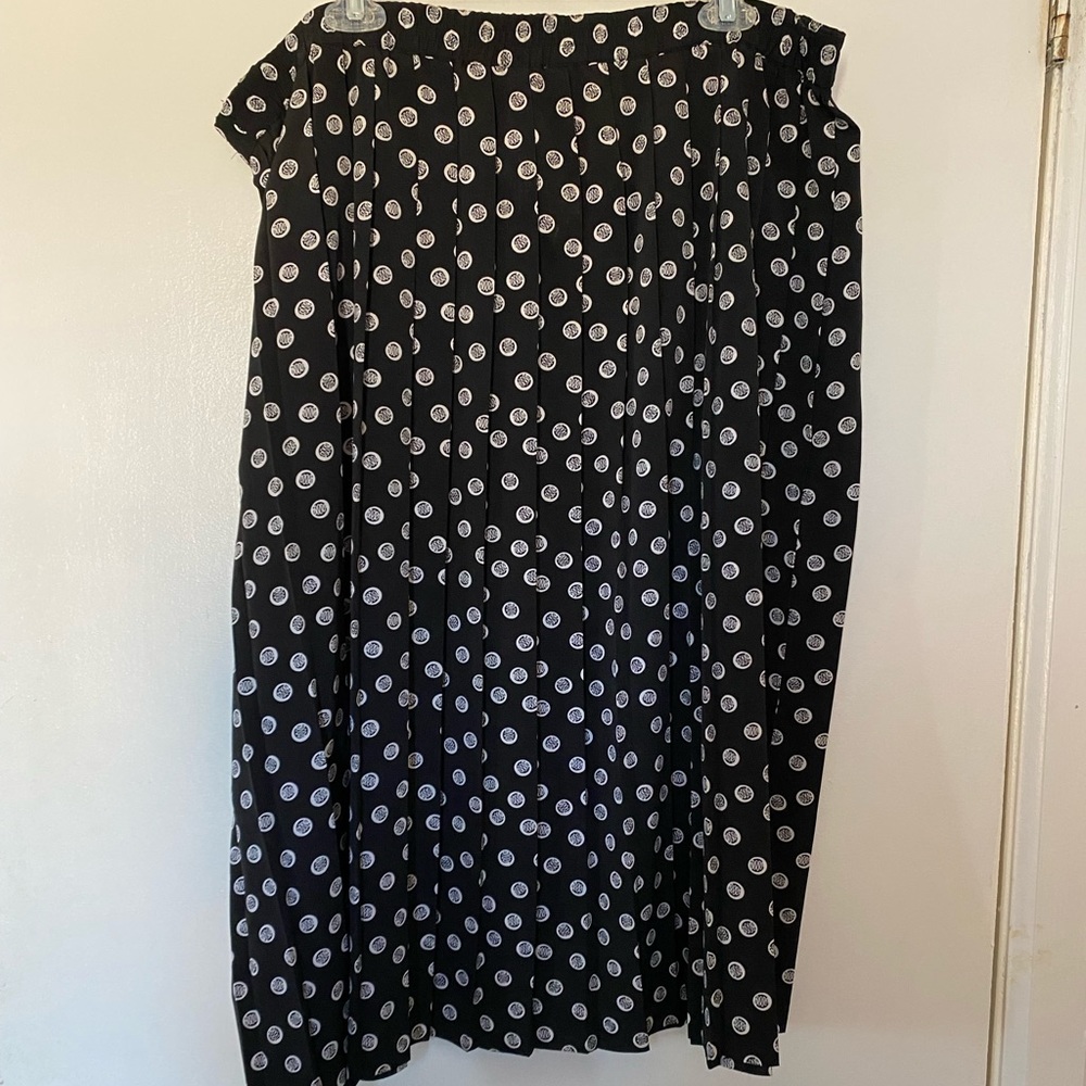 Women’s pleated skirt